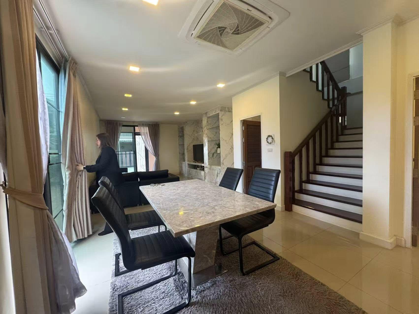 556128880_809215921586110_1764112663198208085_n