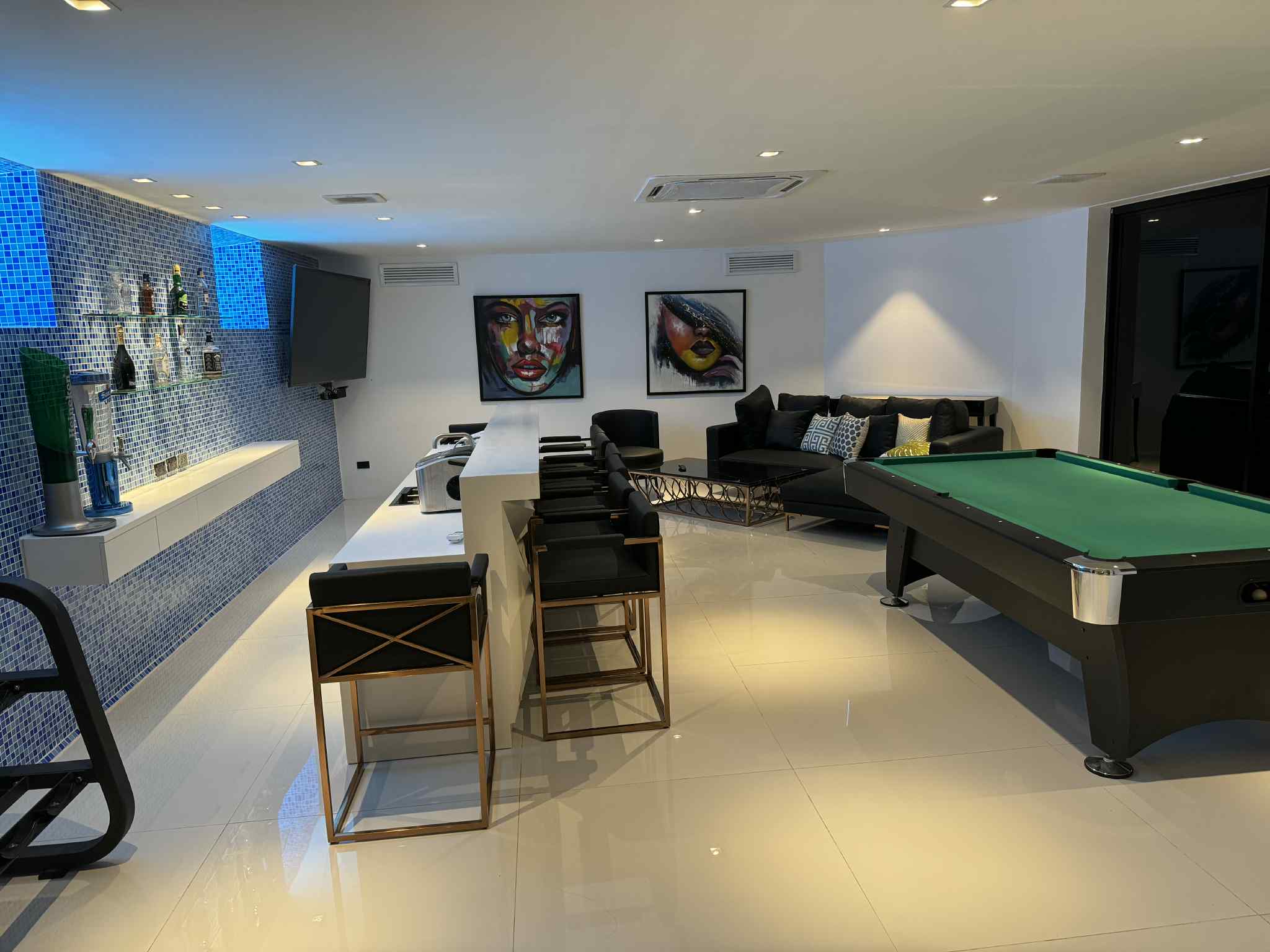 983c8bd8-820f-4e4c-a58b-36bab38de24e